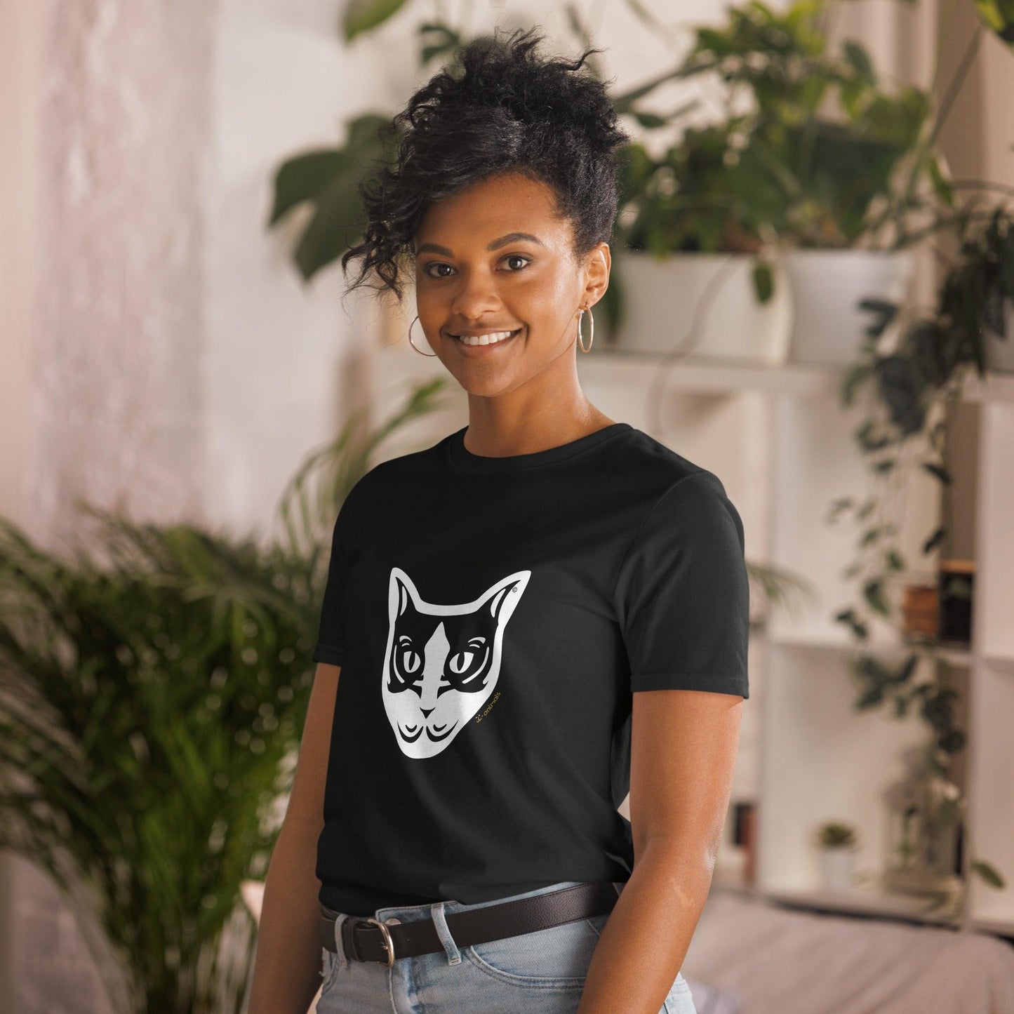 Camiseta unissex de manga curta - Gato preto e branco - Tribal i-animals